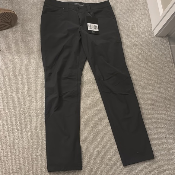 Men's Arcteryxyx Levon pant -graphite
Never worn! - Picture 5 of 5